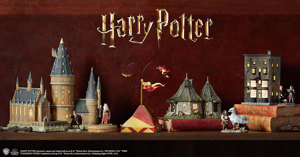 2019 Department 56 Harry Potter Village - The Jolly Christmas Shop